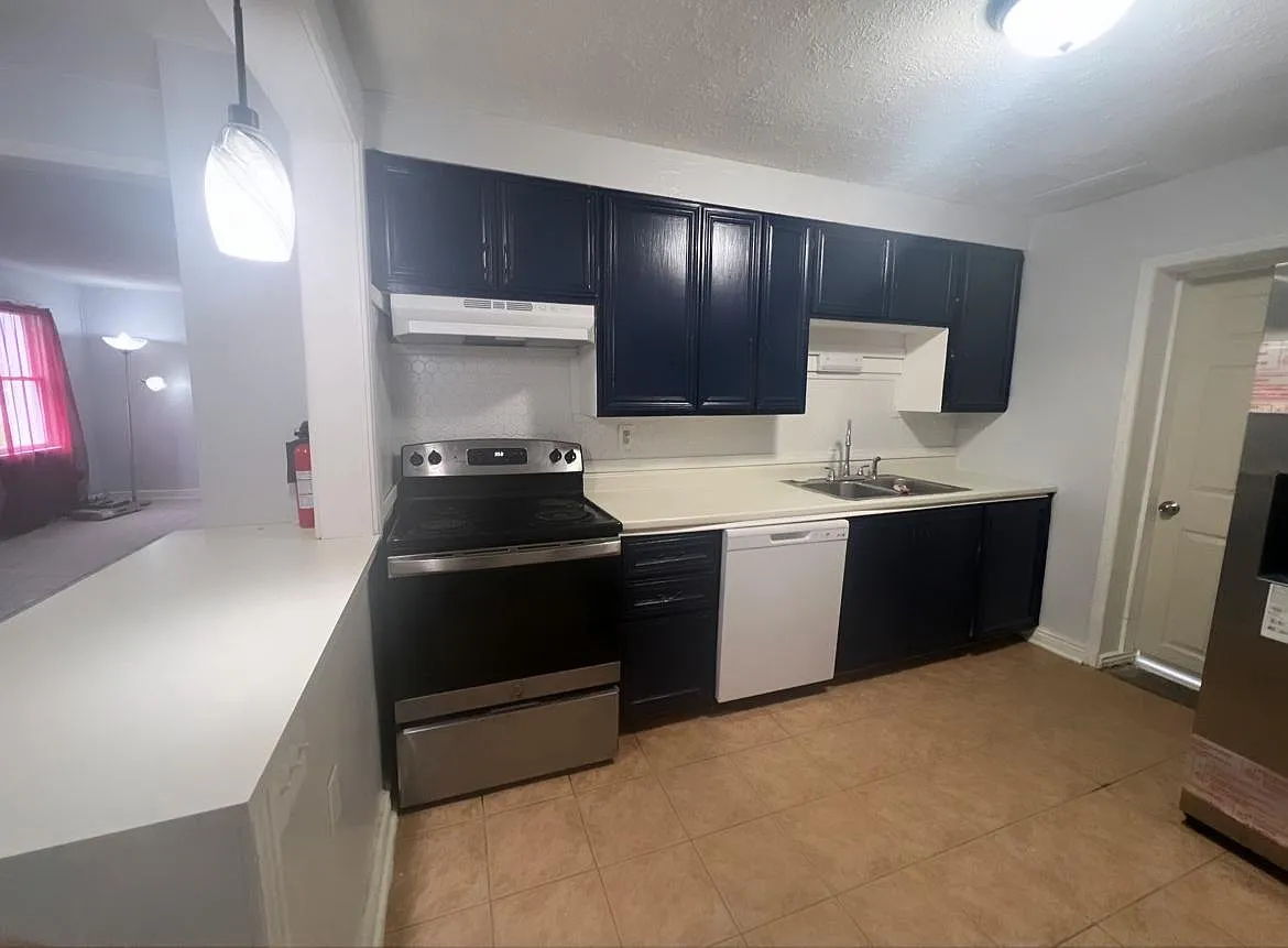 Building Photo - 211 Hillcrest Dr