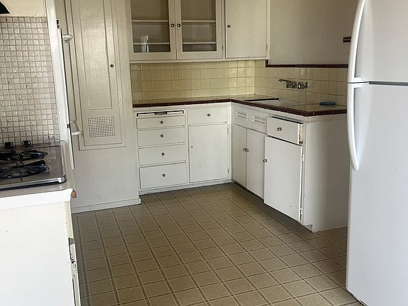 5th image of 1915 18th St