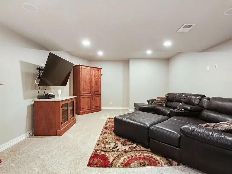 13897 Barbour St — Photo 8