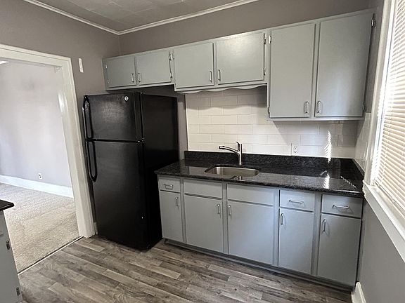 4th image of 168 Bondie St #1