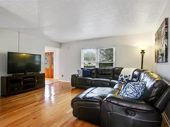 4th image of 11803 Nicklaus Cir