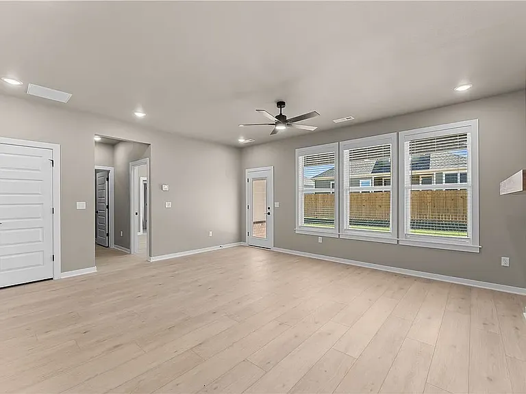 5911 SW Chiefs Ave — Photo 14