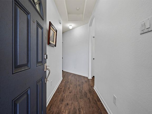 4th image of 415 Cherry Valley Dr