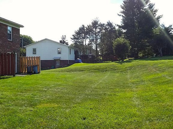 5th image of 740 Rolling Hills Dr