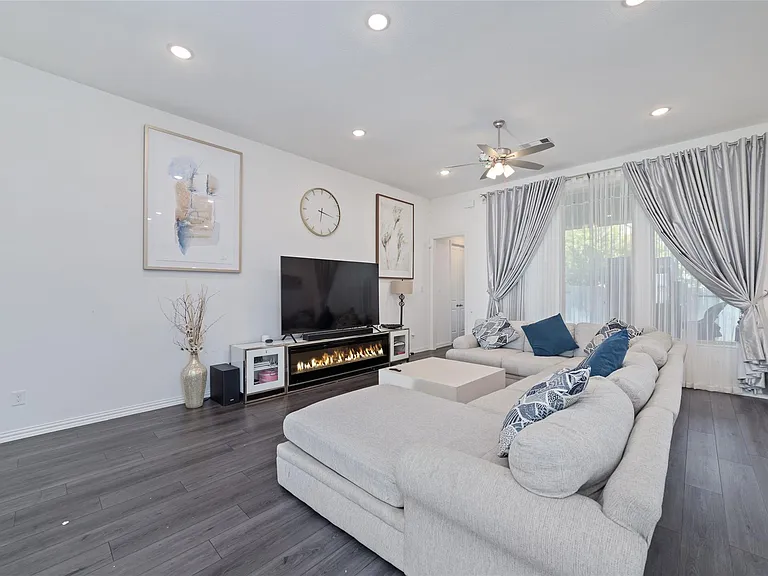 8515 Verona Falls Ct — Photo 10