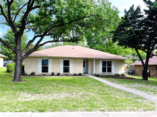 905 Casa Linda St, Ennis, TX 75119