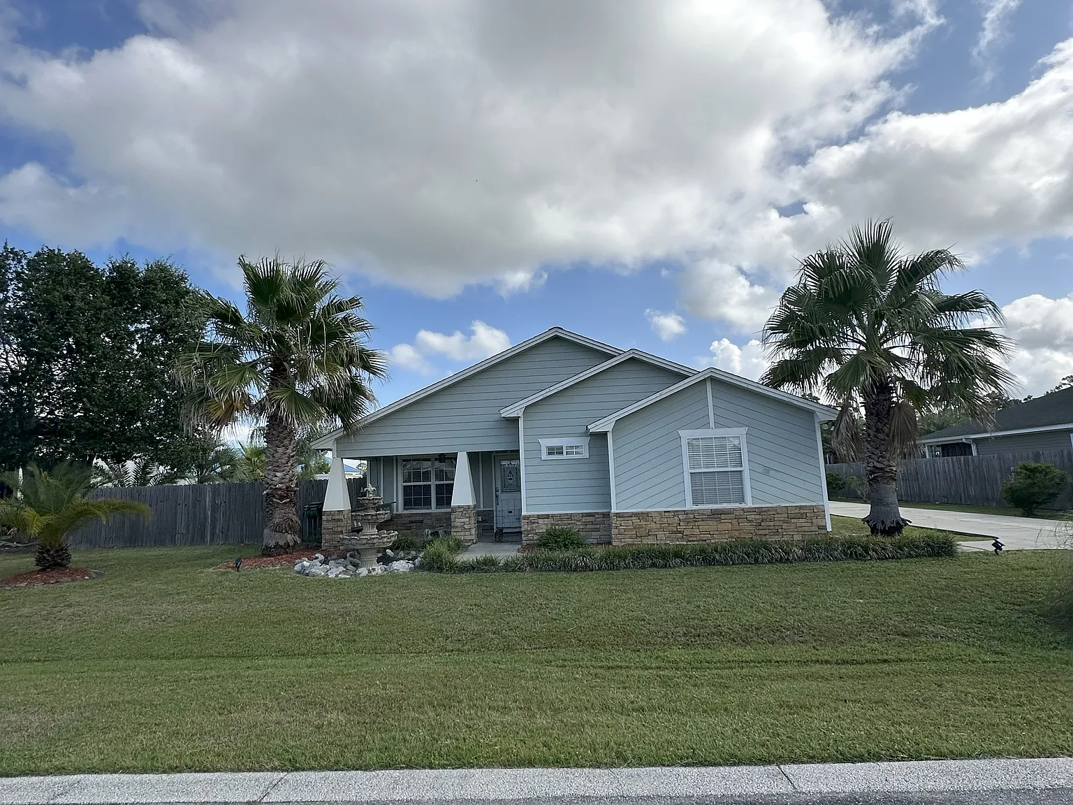 3 bed, 1365 sqft, $3,200 — Photo 2