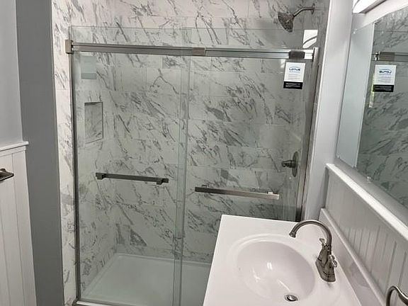 3rd image of 104 Catherine St Floor 2