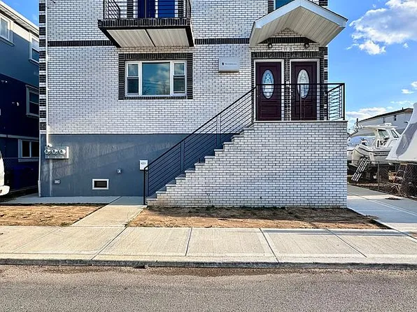 9976 164th Ave, Howard Beach, NY 11414