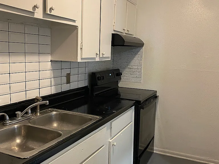 Victor — Photo 15