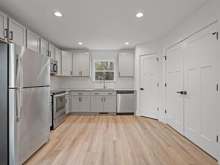 427 Arbor Dr #A — Photo 3