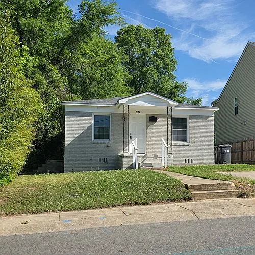 924 Holland Ave Photo 1