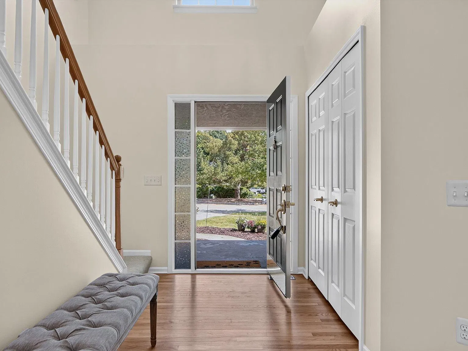 3 bed, 2.5 bath, 2265 sqft, $3,700 — Photo 3