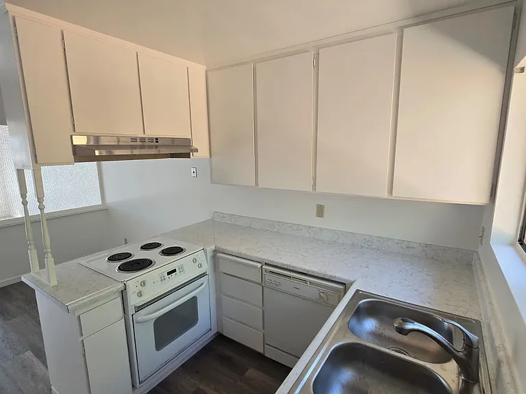 3840 N Fruit Ave #28 — Photo 20