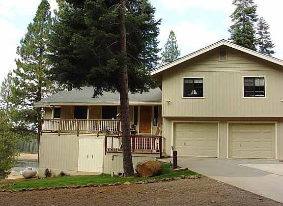 Split Level w-4car tandeum garage