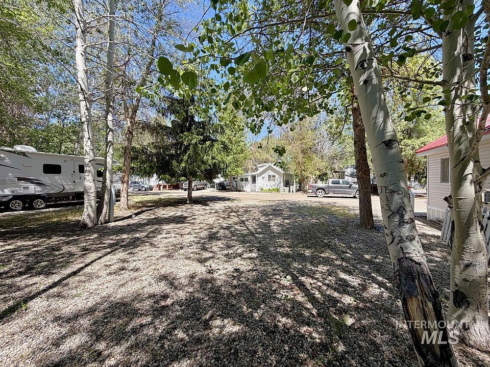 1st image of F 25th St