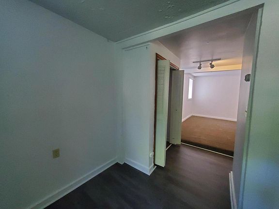 4th image of 428 N Washington St