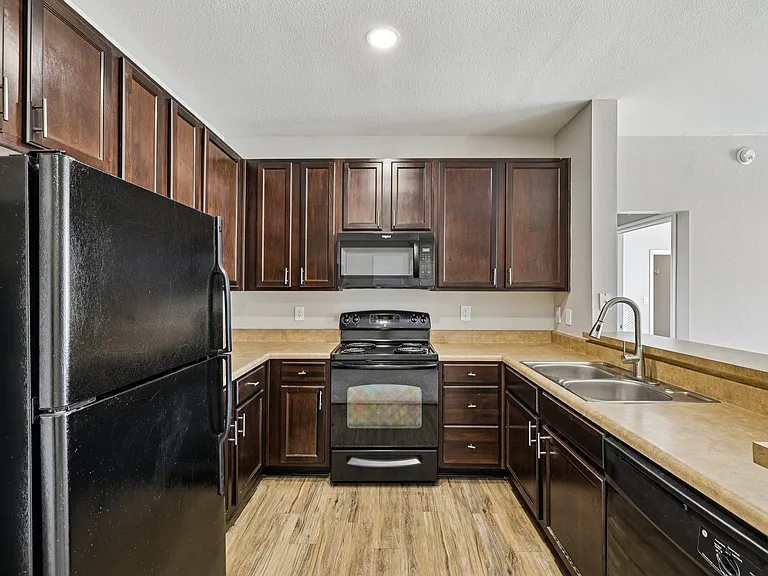Las Brisas Apartments — Photo 138