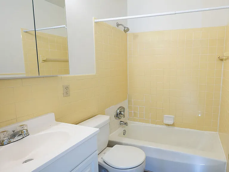 1-220 N 5th St #1 — Photo 8