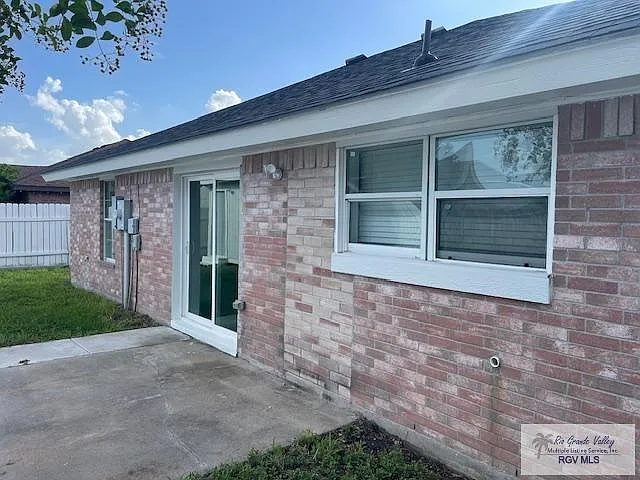 4 bed, 2.0 bath, 1500 sqft, $1,800 — Photo 4