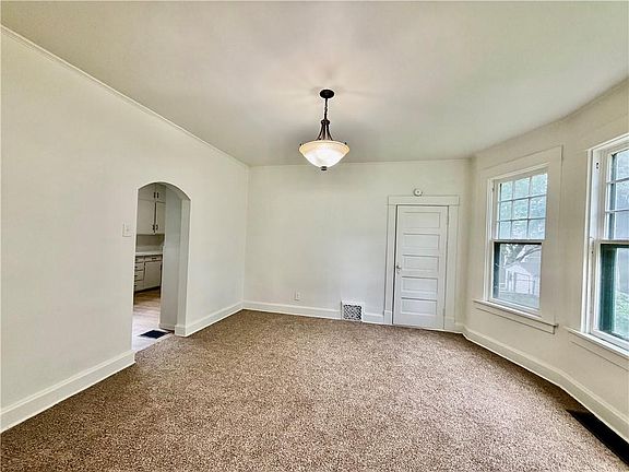 4th image of 2819 Sacramento St