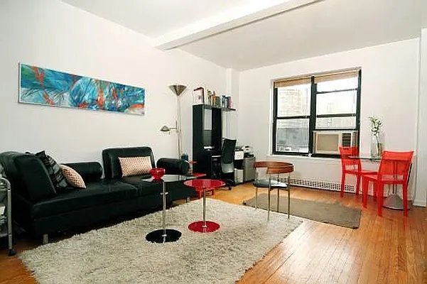 Rented by Bank Neary | media 13