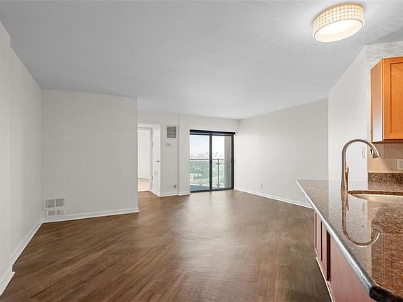 4th image of 3838 Rainbow Blvd #1501