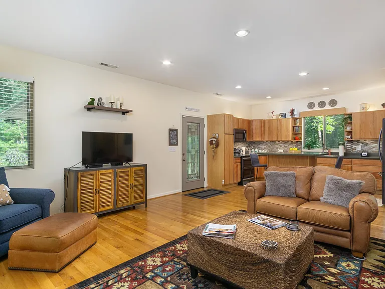 Hiawassee Ave — Photo 4