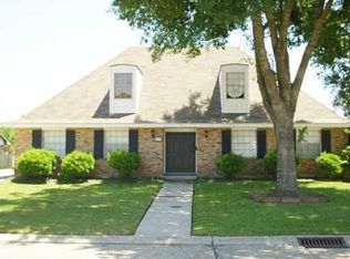 613 Adee Ln, Gretna, LA 70056