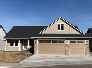 981 Spring Mountain Dr, Wenatchee, WA 98801