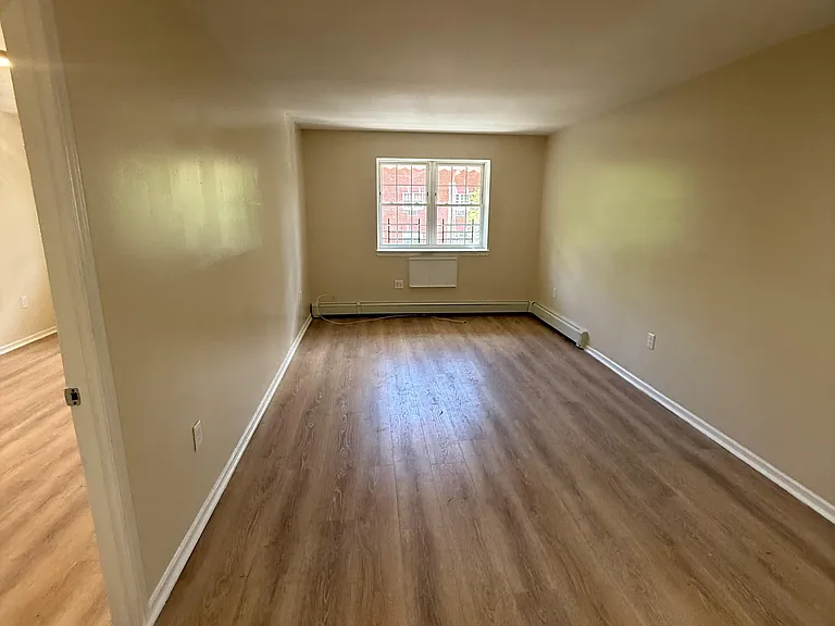 1051 Cauldwell Ave #1 — Photo 7