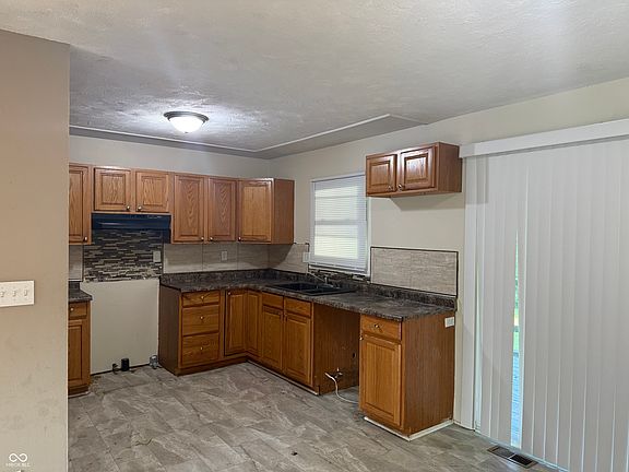 5th image of 3829 Alsace Pl
