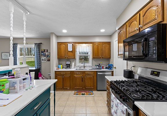 3rd image of 4 Alpine Ct