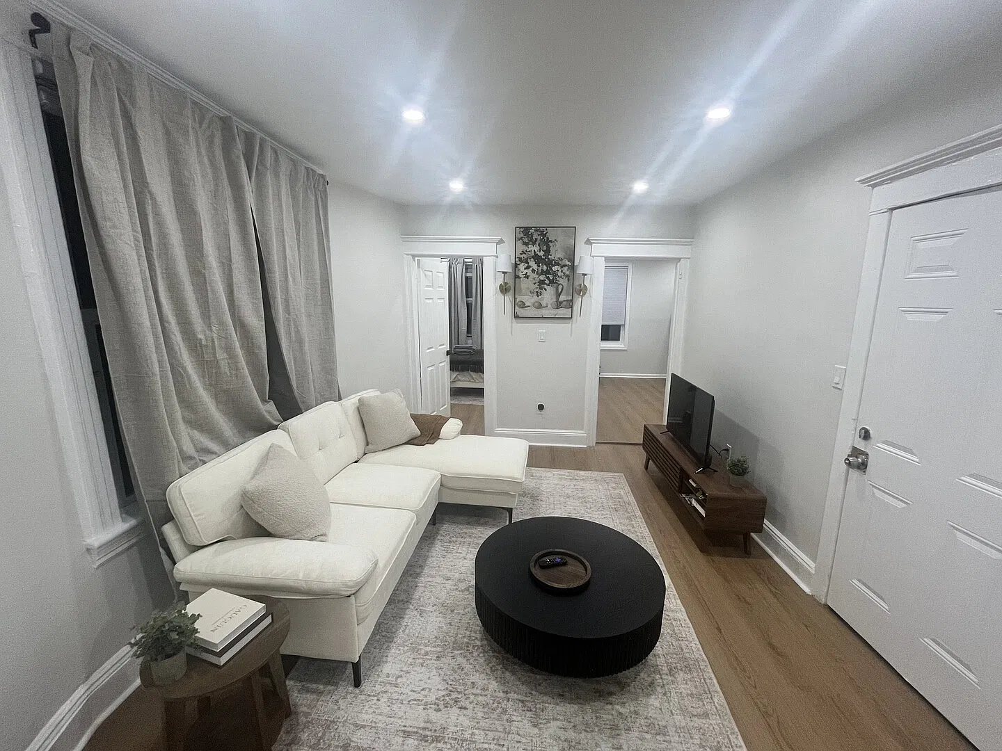 Modern Furnished 2BR + Office | Parking | NYC Access — Photo 4