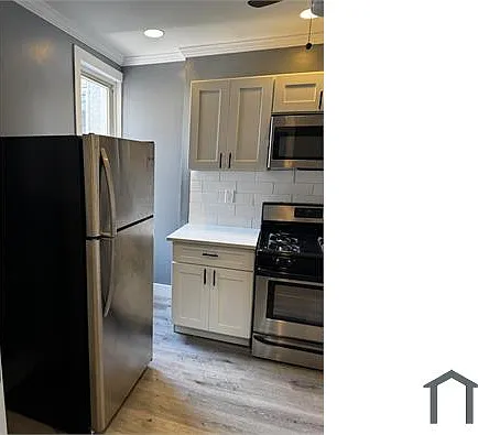 2 bed, $1,300 — Photo 3