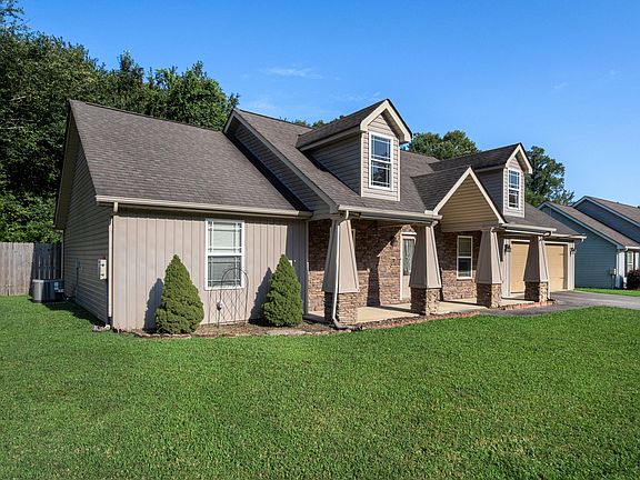 3rd image of 404 Southern Dr