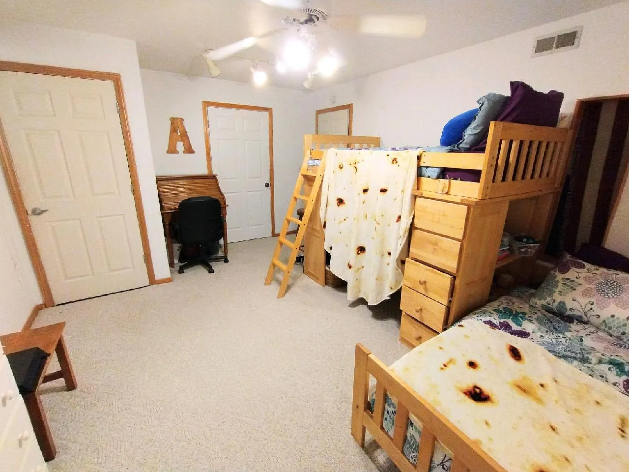 5 bed, 3500 sqft, $1,700 — Photo 4