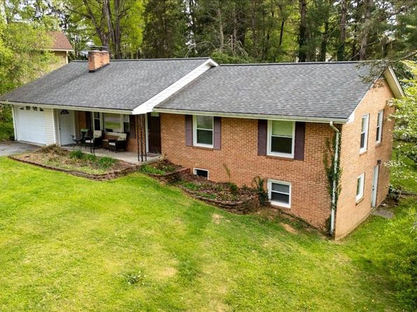 701 Elizabeth Dr, Blacksburg, VA 24060