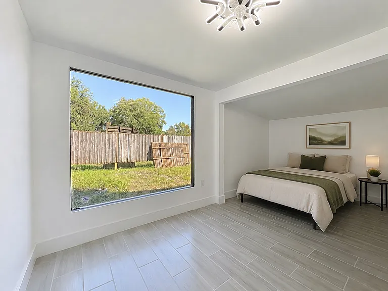 6920 Delano Ave — Photo 16