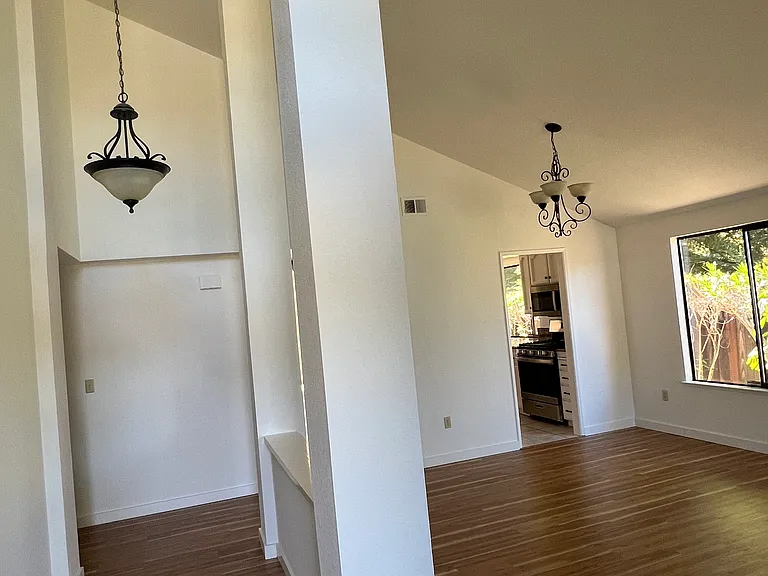 2200 Forsythia Way — Photo 3