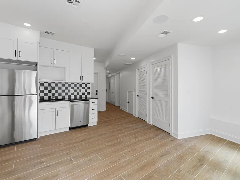 14 W 49th St #1 — Photo 5