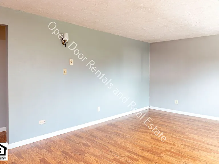 501 N Broadway St — Photo 11