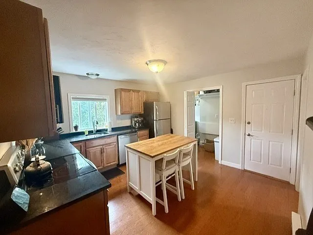 2 bed, 1.0 bath, 1200 sqft, $3,000 — Photo 3