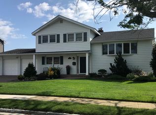 52 Tidewater Ave, Massapequa, NY 11758