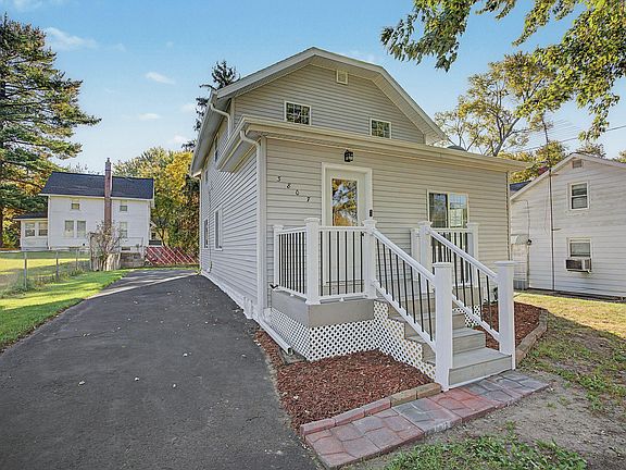 2nd image of 3807 Francis St