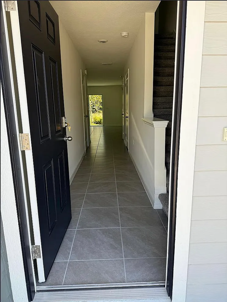 3 bed, 2.5 bath, 1458 sqft, $1,800 — Photo 3