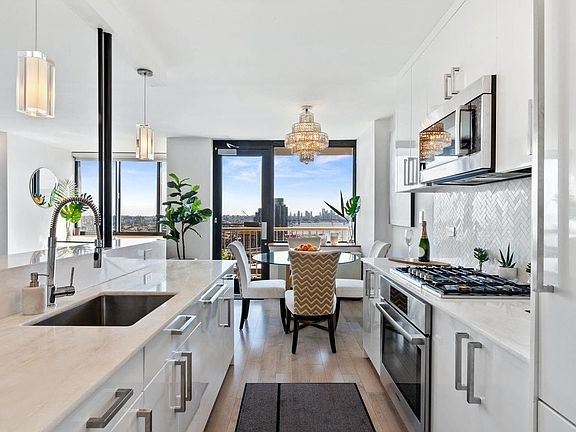 5th image of 4-74 48th Ave #32L