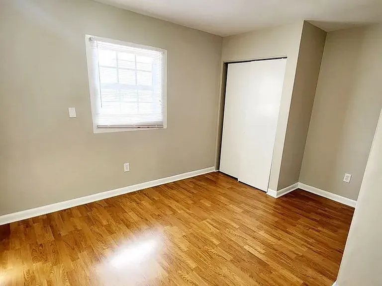 915 Moreland Dr — Photo 12