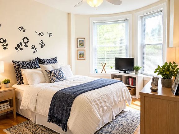 3rd image of 1942 Beacon St APT 5