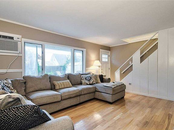5th image of 98 Sycamore Ln